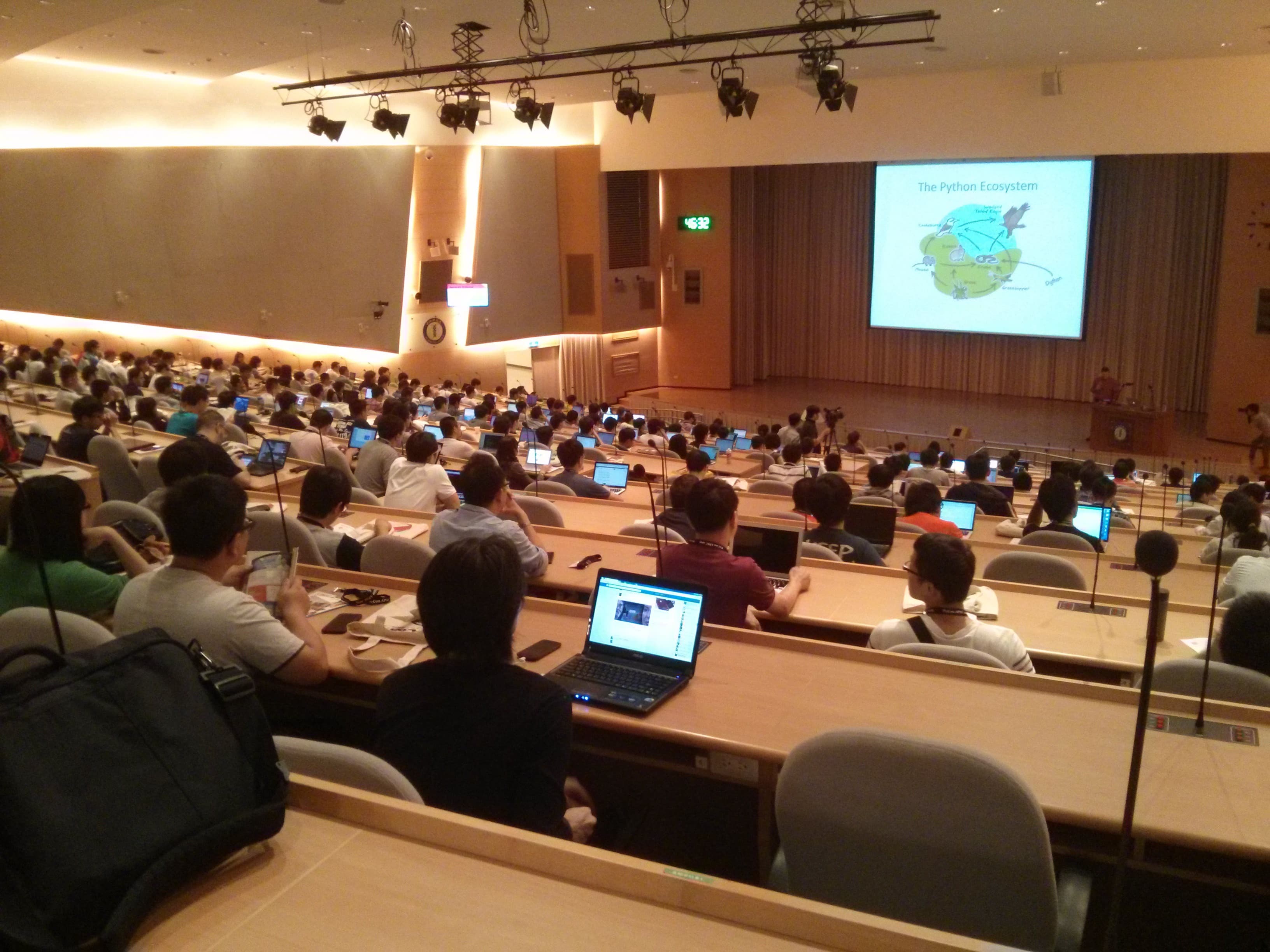 Why You Should Attend Tech Conferences?